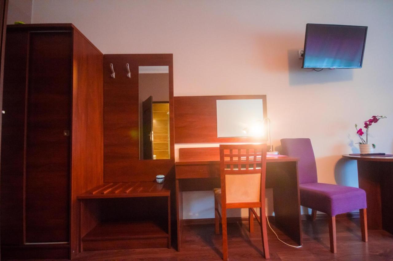Hostel Soleil Kutno Bagian luar foto